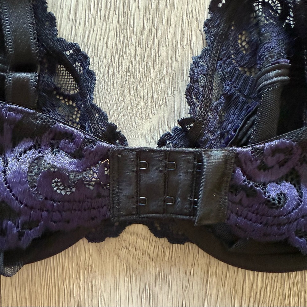 Wacoal Instant Icon Lace Underwire Bra in Eclipse - Picture 7 of 13